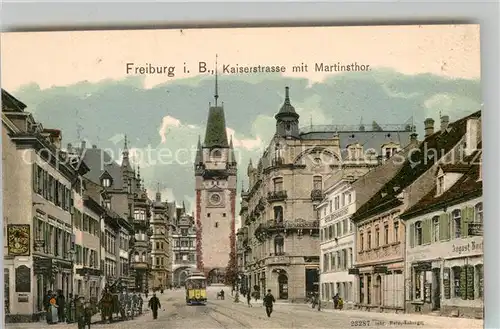 AK / Ansichtskarte Strassenbahn Freiburg im Breisgau Kaiserstrasse Martinstor  Kat. Strassenbahn