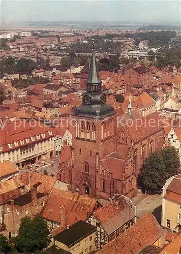 AK / Ansichtskarte Guestrow Mecklenburg Vorpommern Stadt und Pfarrkirche St Marien Fliegeraufnahme Kat. Guestrow