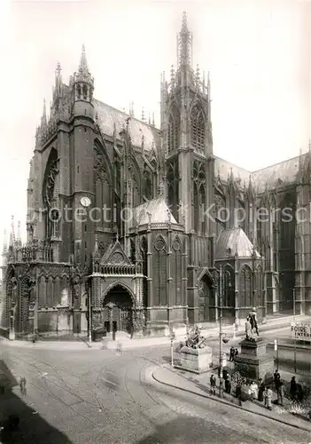 AK / Ansichtskarte Metz Moselle Cathedrale et la Place d Armes Kat. Metz