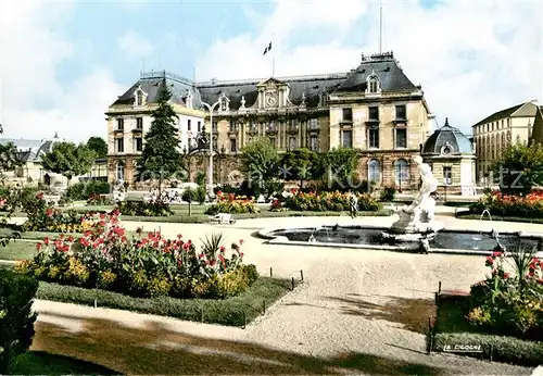 AK / Ansichtskarte Troyes Aube La Prefecture et le Jardin Fontaine Statue Kat. Troyes