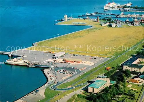 AK / Ansichtskarte Cuxhaven Nordseebad Faehrhafen mit Blick zur Alten Liebe Steubenhoeft Luftaufnahme Kat. Cuxhaven
