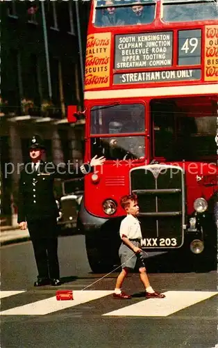AK / Ansichtskarte Polizei Policeman Point Duty London  Kat. Polizei