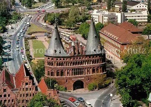 AK / Ansichtskarte Luebeck Blick vom Aussichtsturm St Petri auf das Holstentor Kat. Luebeck