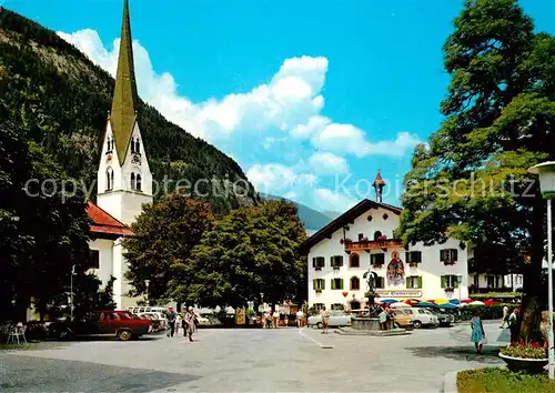 AK / Ansichtskarte Mayrhofen Zillertal Dorfplatz Brunnen Kirche Kat. Mayrhofen