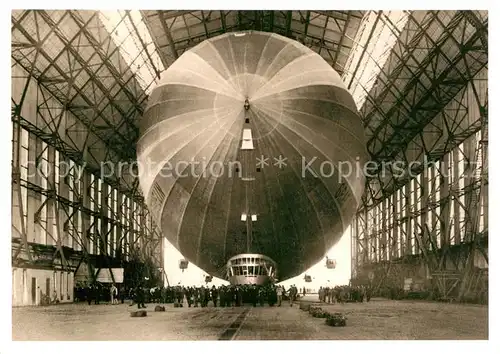 AK / Ansichtskarte Zeppelin LZ 127 Graf Zeppelin Einbringen in die Halle  Kat. Flug