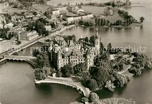 AK / Ansichtskarte Schwerin Mecklenburg Schloss Fliegeraufnahme Kat. Schwerin