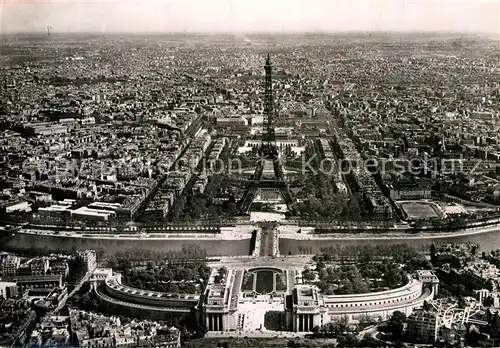 AK / Ansichtskarte Paris Fliegeraufnahme Palais de Chaillot Seine Tour Eiffel  Kat. Paris