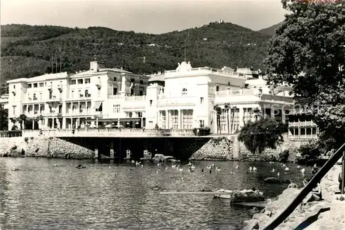 AK / Ansichtskarte Opatija Istrien Badestrand Hotel