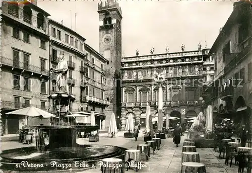 AK / Ansichtskarte Verona Veneto Piazza Erbe e Palazzo Maffei Gemuesemarkt Palast Kat. Verona