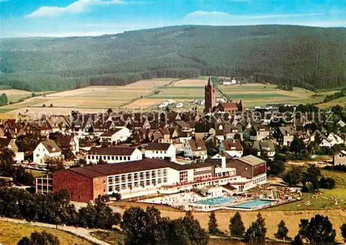 AK / Ansichtskarte Schmallenberg Panorama Luftkurort mit Freibad Kat. Schmallenberg