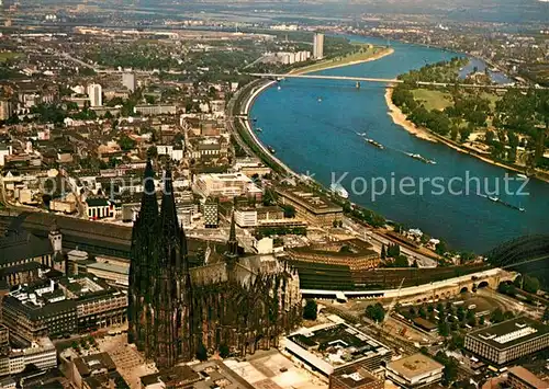 AK / Ansichtskarte Koeln Rhein Stadtbild mit Koelner Dom Fliegeraufnahme Kat. Koeln