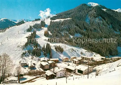 AK / Ansichtskarte Hinterglemm Saalbach Ferienwohnanlage Wiesern beim Zwoelferkogellift Winterpanorama Allgaeuer Alpen