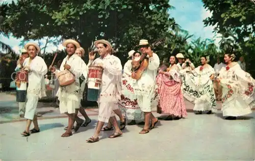 AK / Ansichtskarte Panama Typical group of folklore entertainers Kat. Panama