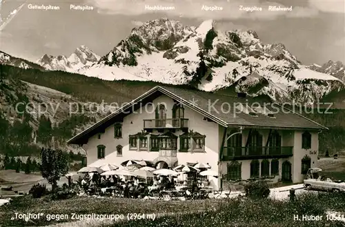 AK / Ansichtskarte Mittenwald Bayern Tonihof Blick gegen Zugspitzgruppe Kat. Mittenwald