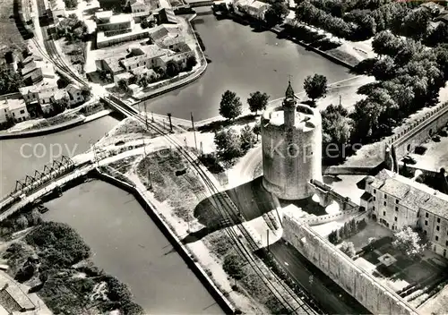 AK / Ansichtskarte Aigues Mortes Gard Vue aerienne sur le Bassin et la Tour de Constance Kat. Aigues Mortes