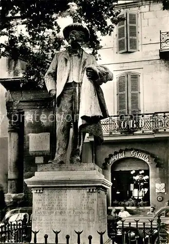AK / Ansichtskarte Arles Bouches du Rhone Statue du grand poete Provencal Frederic Mistral Monument Kat. Arles
