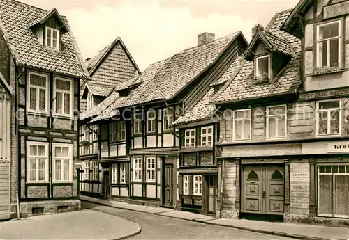 AK / Ansichtskarte Wernigerode Harz Alte Fachwerkbauten mit dem kleinsten Haus Kat. Wernigerode
