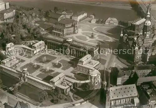 AK / Ansichtskarte Dresden Zwinger und Theaterplatz Fliegeraufnahme vor der Zerstoerung 1945 Repro Kat. Dresden Elbe