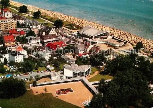 AK / Ansichtskarte Scharbeutz Ostseebad Fliegeraufnahme mit Strand Kat. Scharbeutz