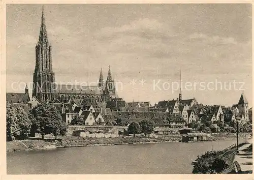 AK / Ansichtskarte Ulm Donau ueber die Donau gesehen Muenster Kat. Ulm