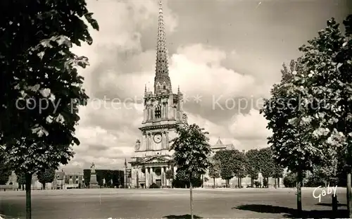 AK / Ansichtskarte Lucon Cathedrale Place Marechal Leclerc Kat. Lucon