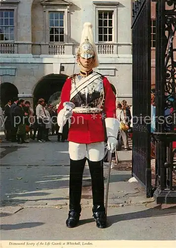 AK / Ansichtskarte Leibgarde Wache Dismounted Sentry Life Guards Whitehall London  Kat. Polizei