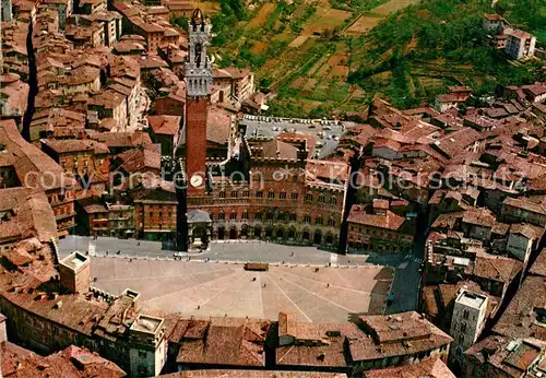 AK / Ansichtskarte Siena Fliegeraufnahme Piazza del Campo Palazzo Pubblico Kat. Siena