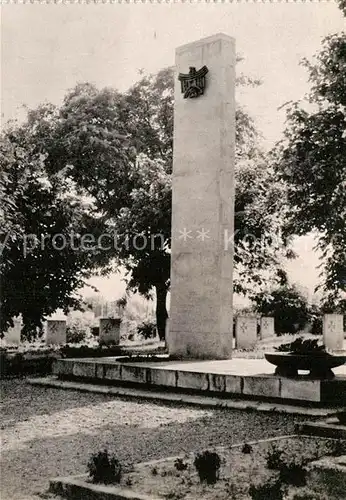 AK / Ansichtskarte Warschau Masowien Militaerfriedhof Soldatengraeber Kat. Warschau