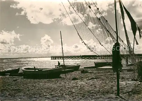 AK / Ansichtskarte Boote Brzeg morski Strand Polen  Kat. Schiffe