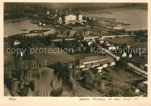 AK / Ansichtskarte Moritzburg Sachsen Jagdschloss mit Adams Gasthof Fliegeraufnahme Kat. Moritzburg Dresden