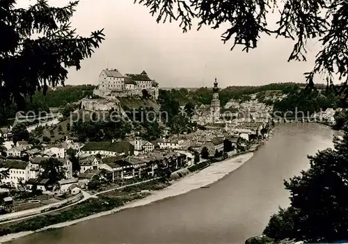 AK / Ansichtskarte Burghausen Salzach Stadtpanorama mit Burg Kat. Burghausen