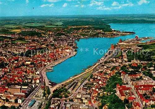 AK / Ansichtskarte Flensburg Blick auf Stadt und Foerde Fliegeraufnahme Kat. Flensburg