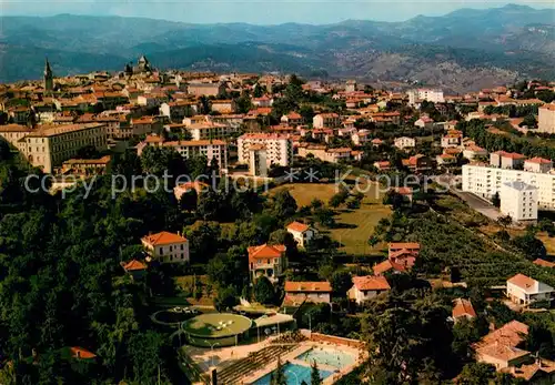 AK / Ansichtskarte Aubenas en Vivarais La Piscine et la ville dans leur cadre de montagnes