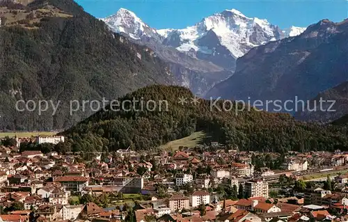 AK / Ansichtskarte Interlaken BE Stadtpanorama mit Moench und Jungfrau Berner Alpen Kat. Interlaken