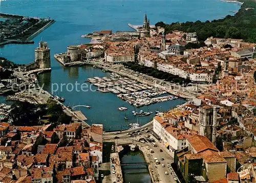 AK / Ansichtskarte La Rochelle Charente Maritime Eglise Saint Sauveur Tours Saint Nicolas  Kat. La Rochelle