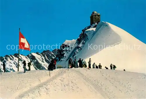 AK / Ansichtskarte Jungfrau BE Jungfraubahn Jungfraujoch Meteorologische Observatorium Sphinxgipfel Berner Alpen Schweizer Flagge Kat. Jungfrau