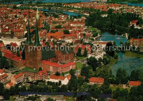 AK / Ansichtskarte Luebeck Stadtzentrum Kirche Hansestadt Fliegeraufnahme Kat. Luebeck