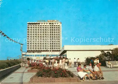 AK / Ansichtskarte Warnemuende Ostseebad Promenade am Hotel Neptun Kat. Rostock