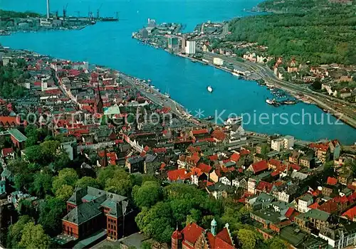 AK / Ansichtskarte Flensburg Fliegeraufnahme mit Stadt und Foerde Kat. Flensburg