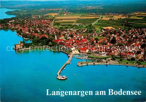 AK / Ansichtskarte Langenargen Bodensee Fliegeraufnahme mit Hafen und Landesteg Kat. Langenargen