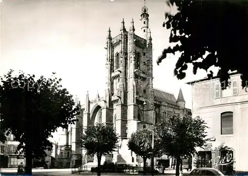 AK / Ansichtskarte Ambert Eglise et Place Saint Jean Kat. Ambert