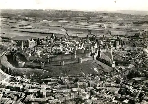 AK / Ansichtskarte Carcassonne Cite Medievale vue aerienne sur la cite Kat. Carcassonne