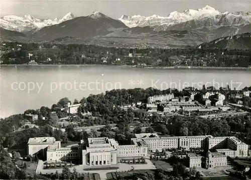 AK / Ansichtskarte Geneve GE Palais des Nations Unies et le Mont Blanc Lac Leman vue aerienne Kat. Geneve