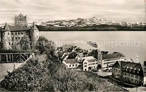 AK / Ansichtskarte Meersburg Bodensee Stadtbild mit Schloss Blick zu den Alpen Kat. Meersburg