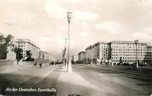 AK / Ansichtskarte Berlin An der Deutschen Sporthalle Stalinallee Kat. Berlin