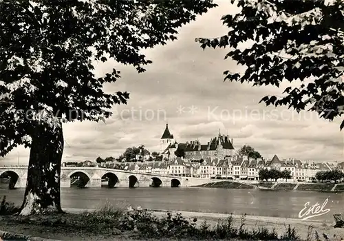 AK / Ansichtskarte Gien Vue generale prise des Bords de la Loire Pont Kat. Gien