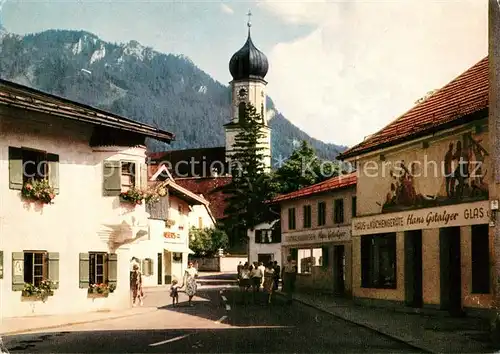 AK / Ansichtskarte Oberammergau Dorfpartie mit Pfarrkirche Kat. Oberammergau