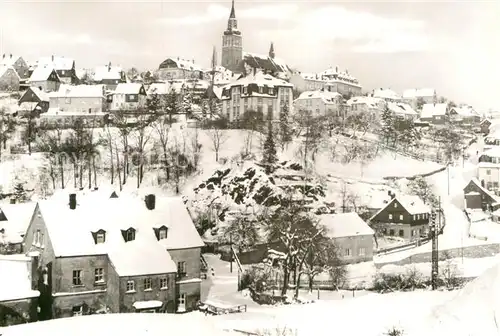 AK / Ansichtskarte Schneeberg Erzgebirge Ortsansicht mit Kirche im Winter Kat. Schneeberg
