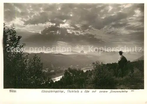 AK / Ansichtskarte Postelwitz Wanderer Panorama Blick auf Schrammsteine Elbsandsteingebirge Kat. Bad Schandau