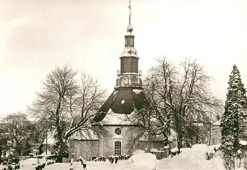 AK / Ansichtskarte Seiffen Erzgebirge Ortsmotiv mit Kirche Kurort Spielzeugdorf im Winter Kat. Kurort Seiffen Erzgebirge